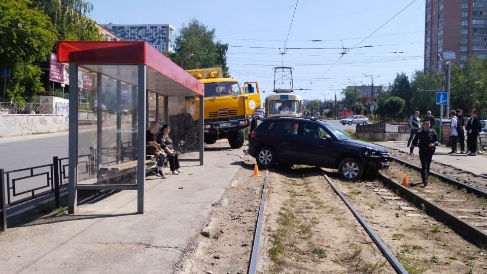 В Ижевске из-за аварии на улице Кирова встали трамваи