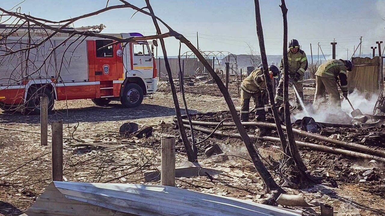 «Жалко население, очень…»: пожарные рассказали о работе в Курганской области