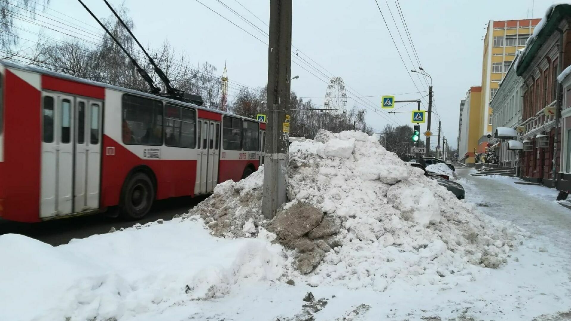 Горы снега в центре Ижевска, зов жен добровольцев и пациенты о работе минздрава