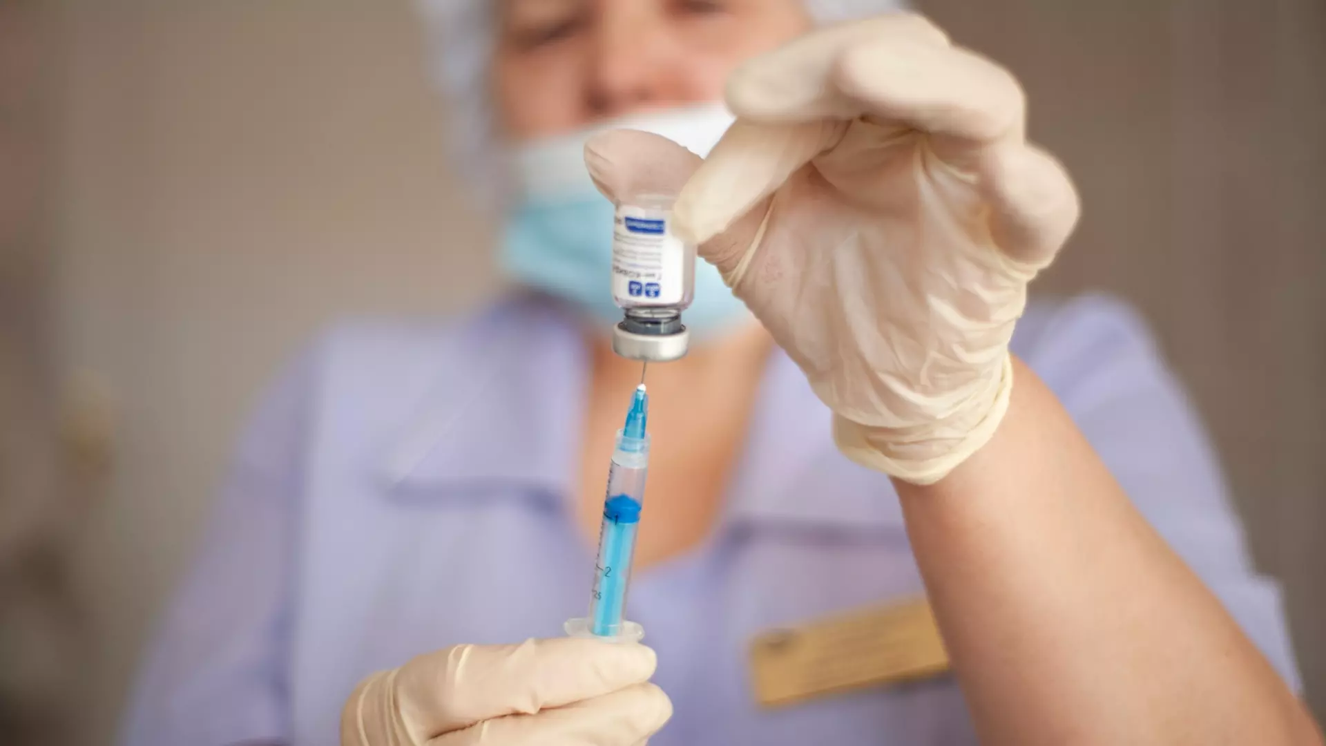 В Удмуртии вакциной от коронавируса будут прививать две категории населения