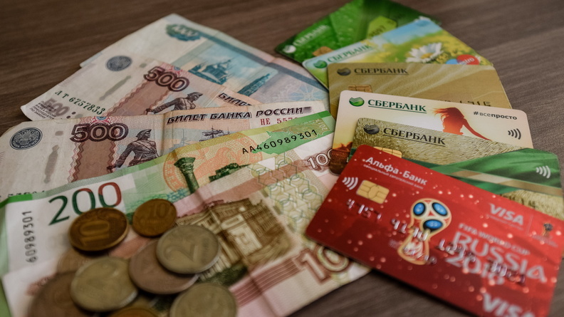 Более миллиона рублей украли аферисты у продавца из Ижевска