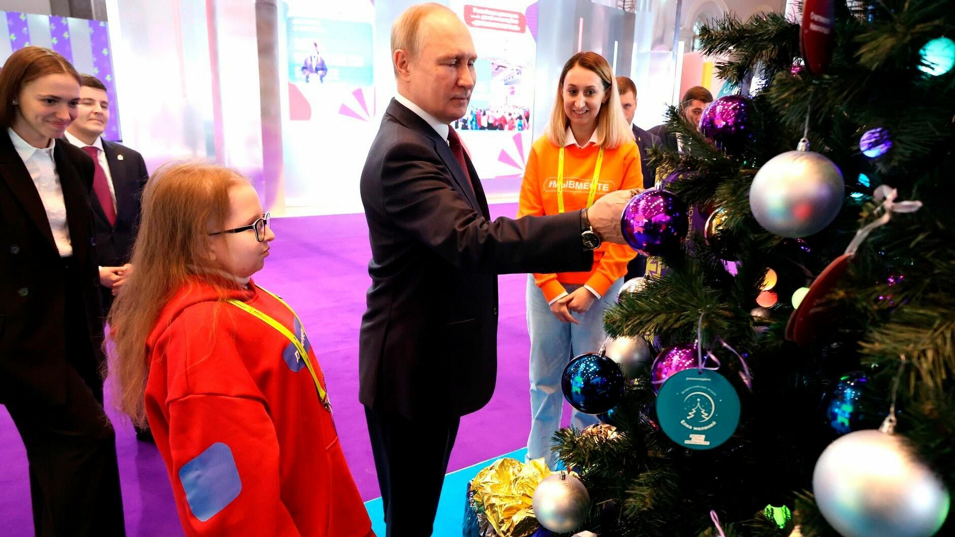 Путин признался девочке из Ижевска, что верит в Деда Мороза