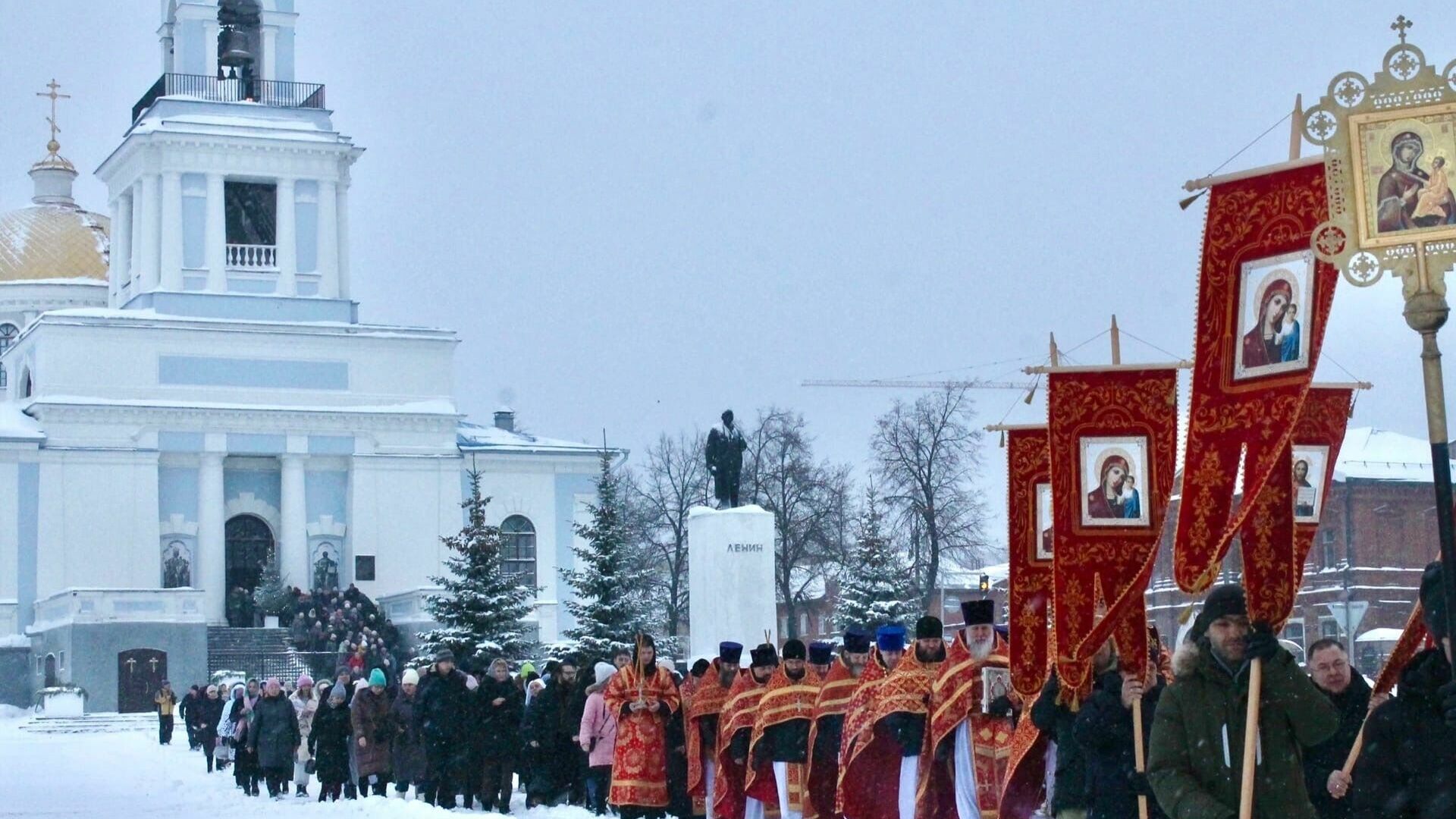 Жители Воткинска крестным ходом почтили память своих святых земляков