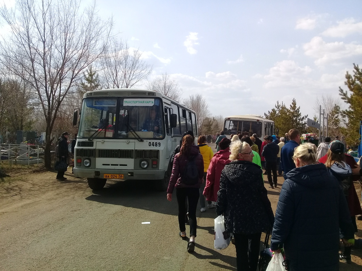 До двух кладбищ Ижевска 11 июня направят дополнительные автобусы