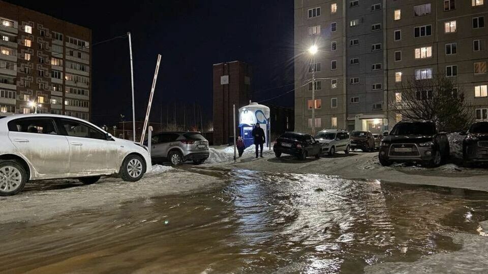 Коммунальная авария в Ижевске: затоплена улица Тимирязева