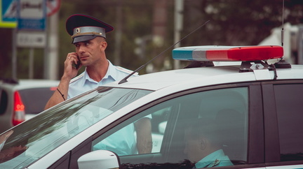 Хотел сбросить с крыши авто: в Удмуртии осужден водитель за угрозу насилия инспектору