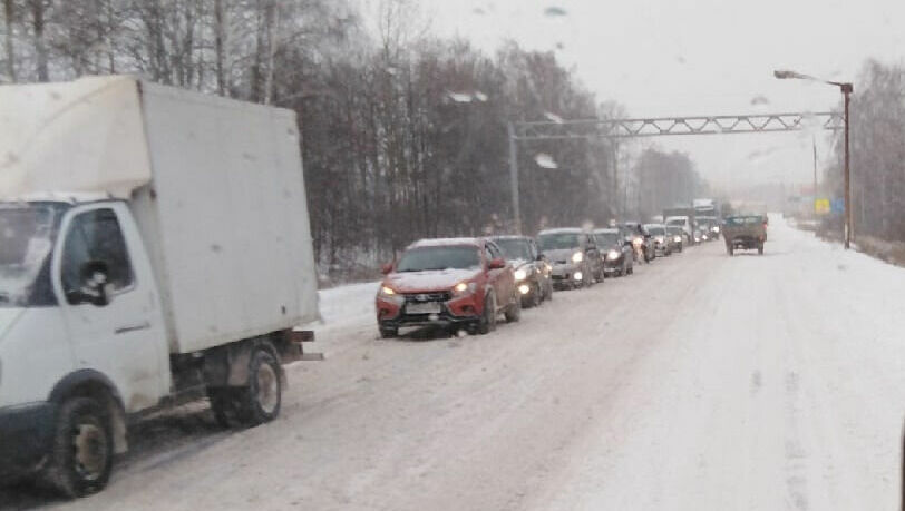 Жителей Удмуртии просят сообщать о плохой очистке дорог от снега