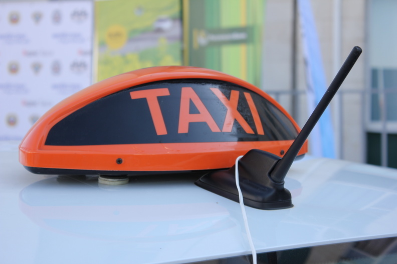 В Ижевске таксист украл у мужчины телефон
