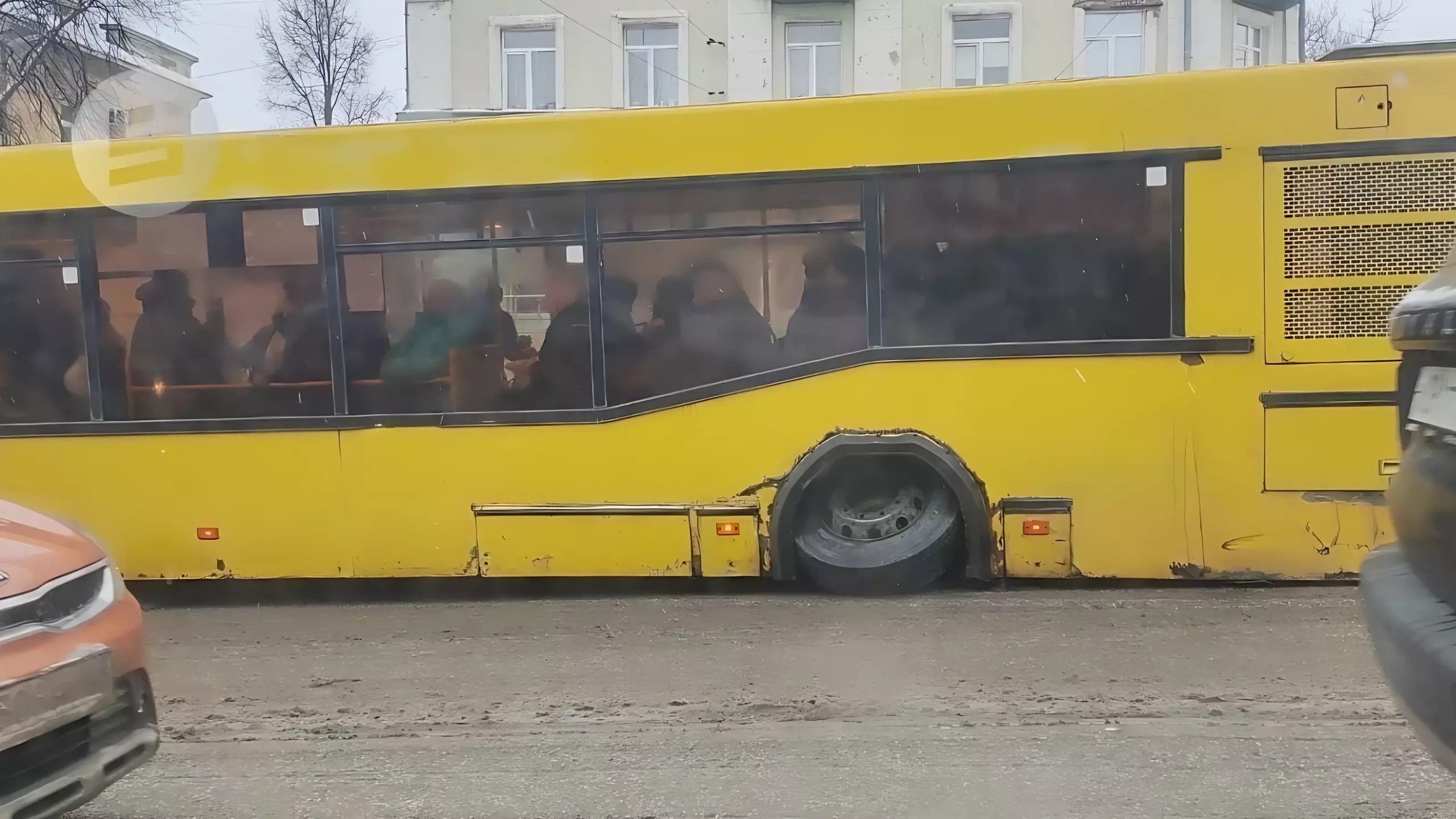 Ижевские дороги лишили автобус ИПОПАТа колеса
