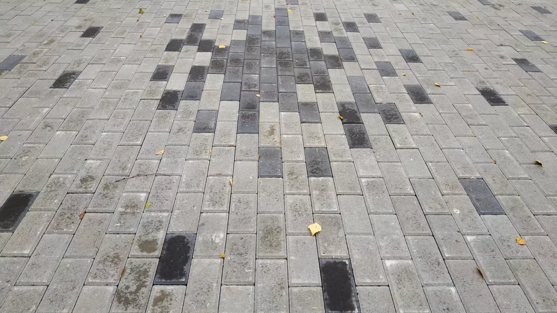 В Октябрьском районе Ижевска отремонтируют 6 тротуаров