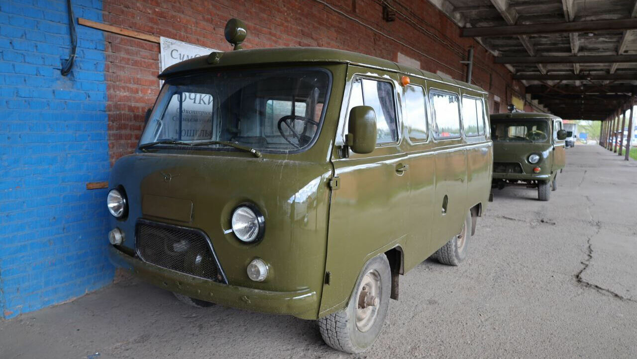 Три старых УАЗа скорой помощи в Глазове передали бойцам удмуртского полка в зону СВО