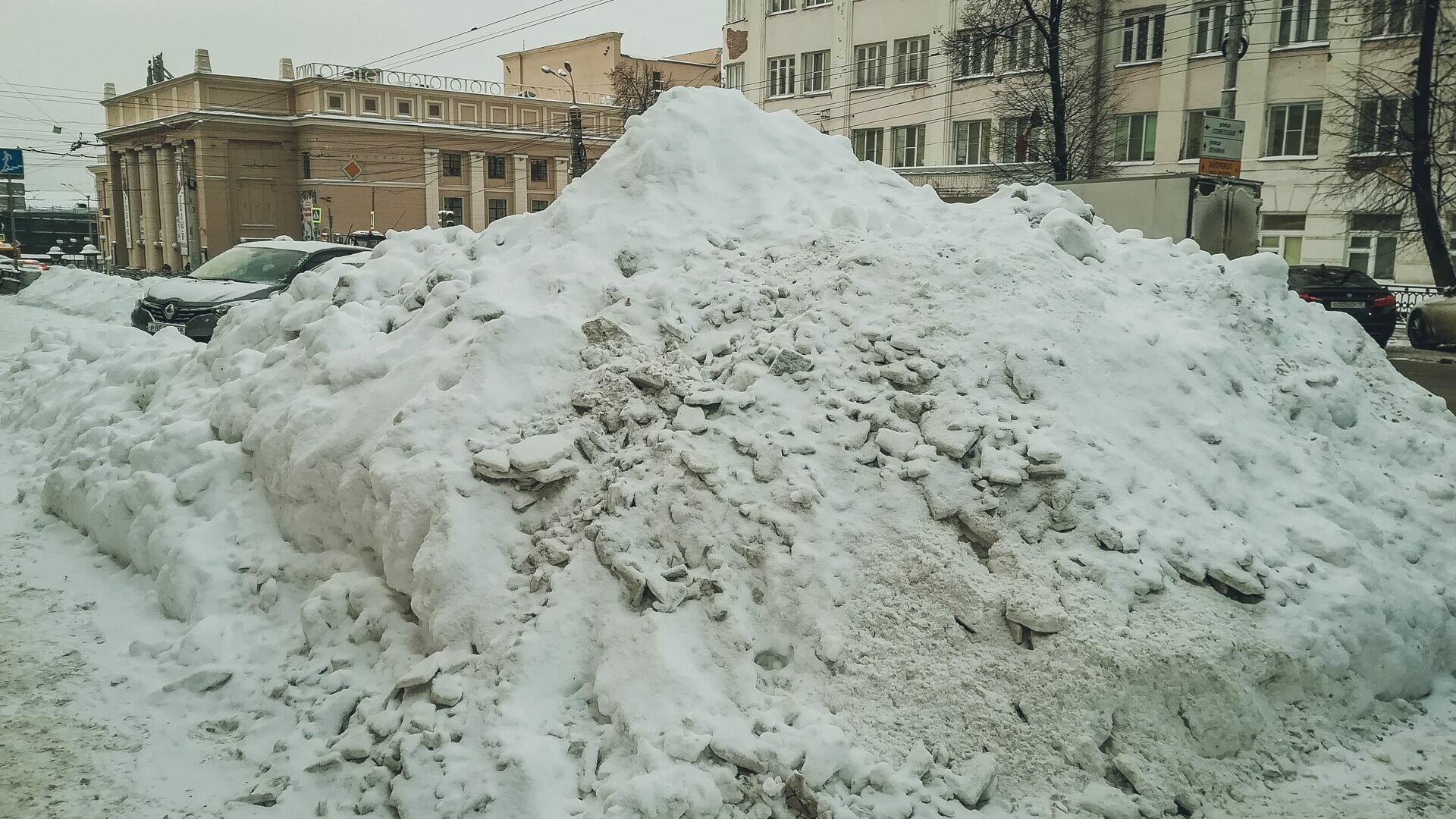 В ночь с 24 на 25 января в Ижевске вывезут снег с нескольких городских улиц