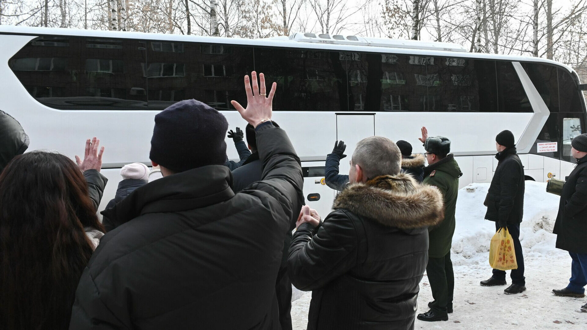 Автобус с добровольцами из Удмуртии отправился в зону СВО