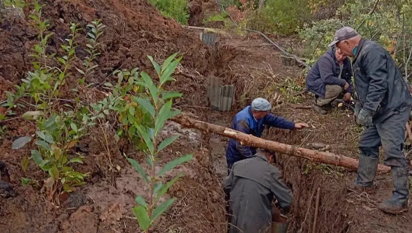 Жителям деревни в Удмуртии пришлось за свой счет ремонтировать водопровод