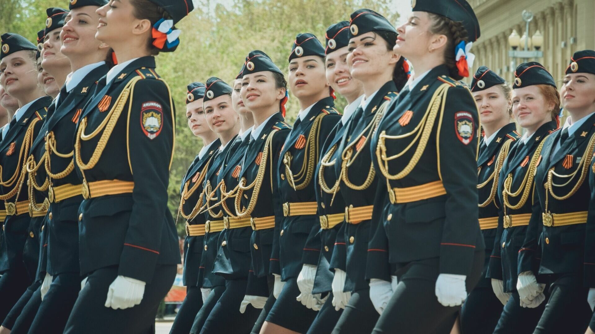«Не служил – не мужик»: в Госдуме хотят брать в чиновники только после срочной службы