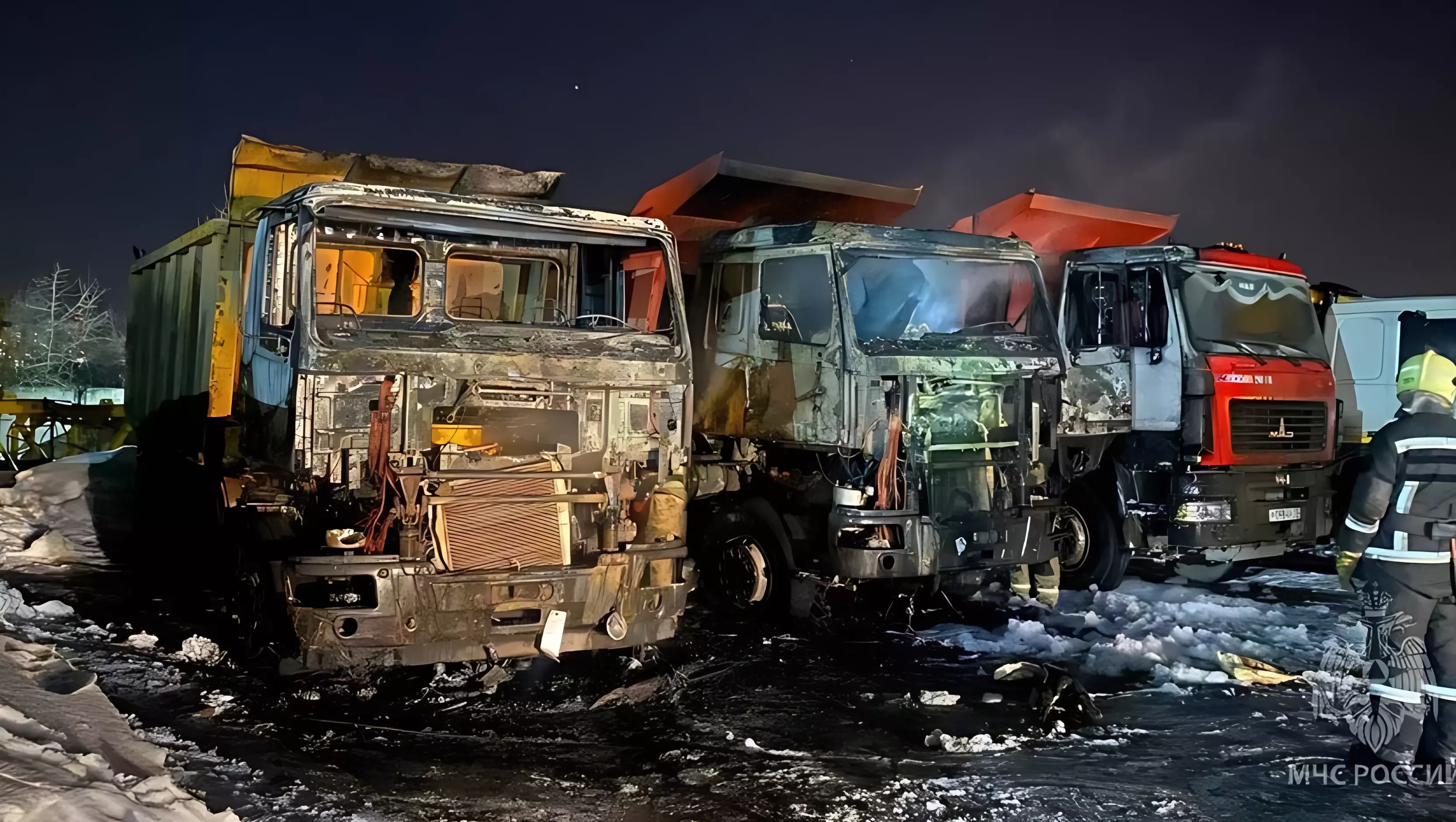 Три грузовика «МАЗ» загорелись в Ижевске