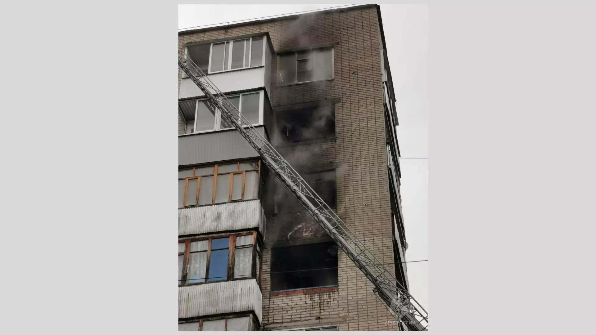 Два человека погибли при пожаре в квартире в Удмуртии