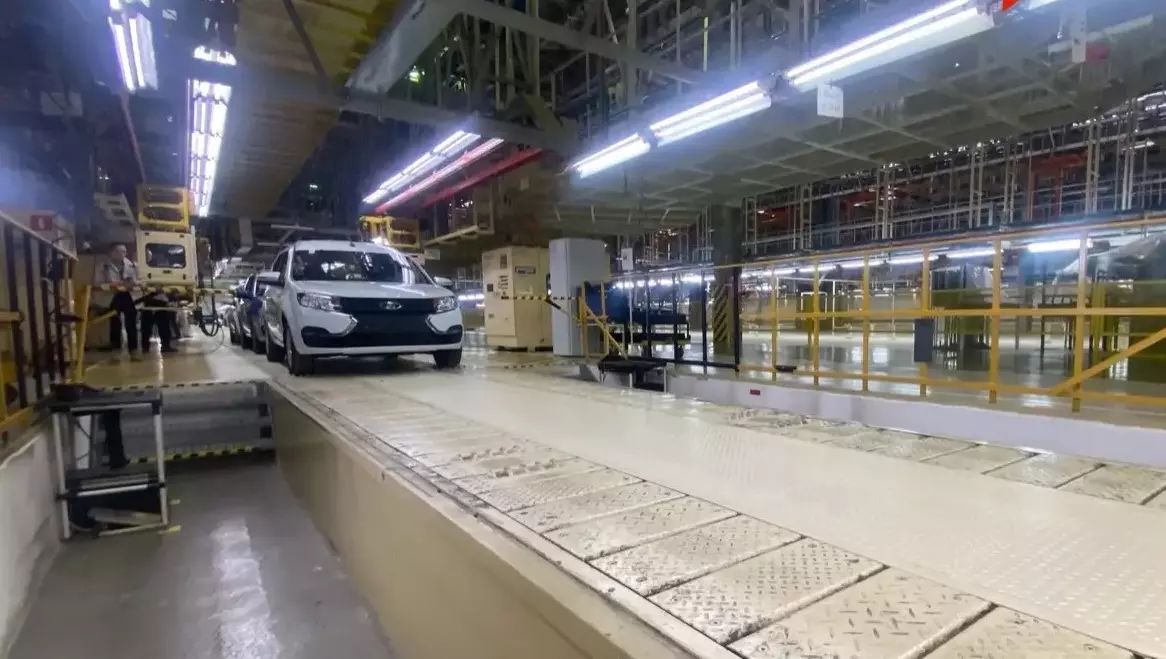 Для производства Lada Largus автозаводу в Ижевске нужно еще 1,5 тысячи рабочих