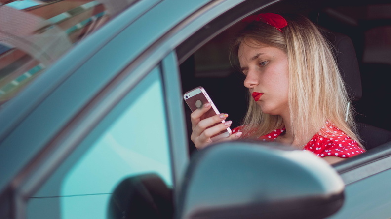 Полис ОСАГО водители теперь могут показать инспектору на смартфоне