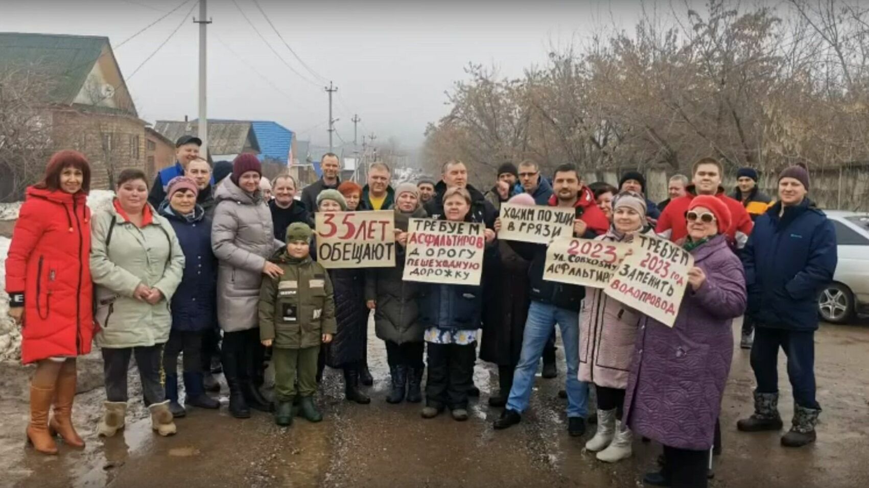 Жители Воткинска обратились к Владимиру Путину из-за разбитой дороги