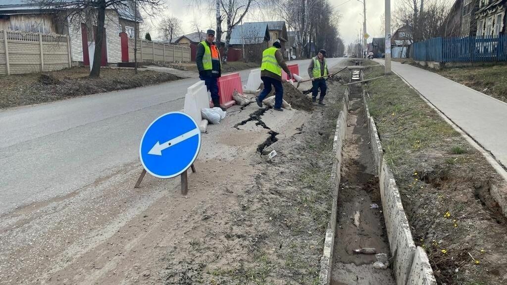 В Воткинске подрядчик устранит разрушение асфальта на улице Азина