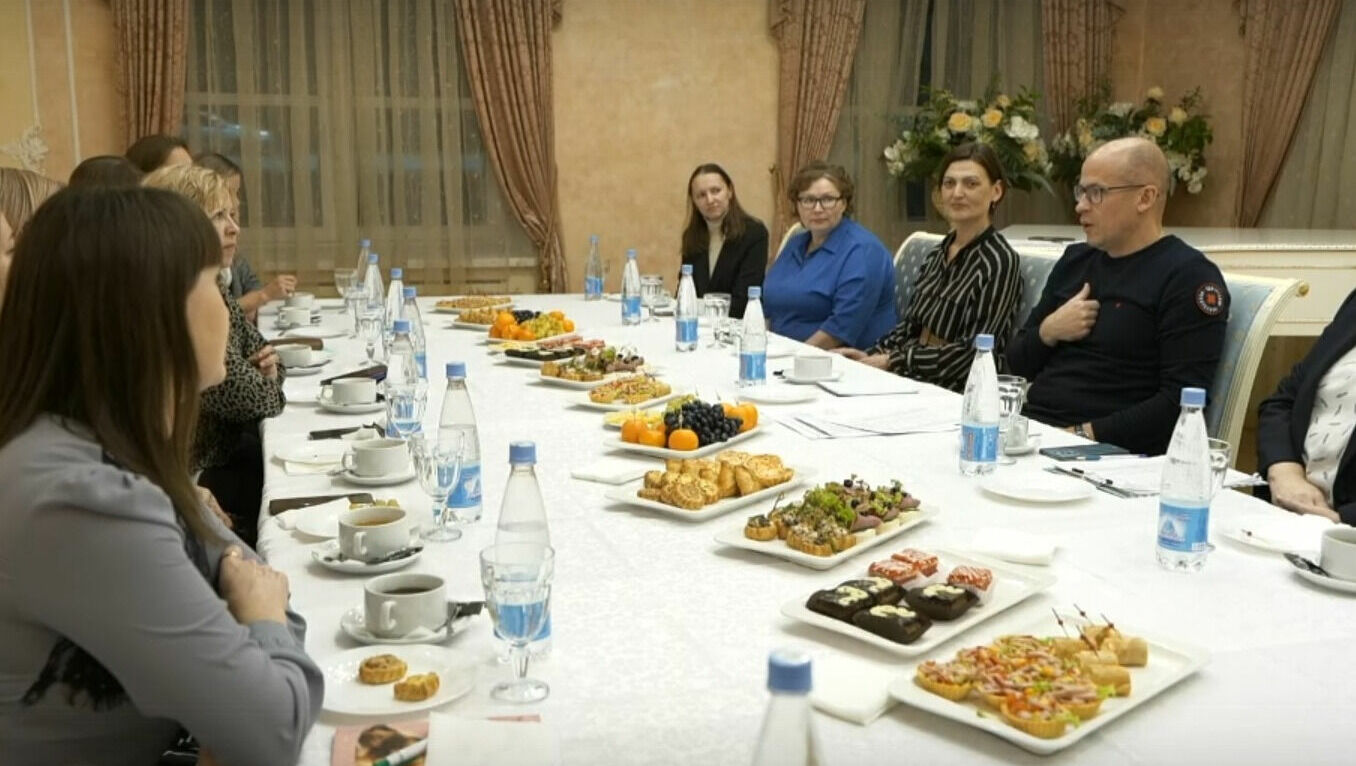 Глава Удмуртии встретился с матерями и женами мобилизованных из региона