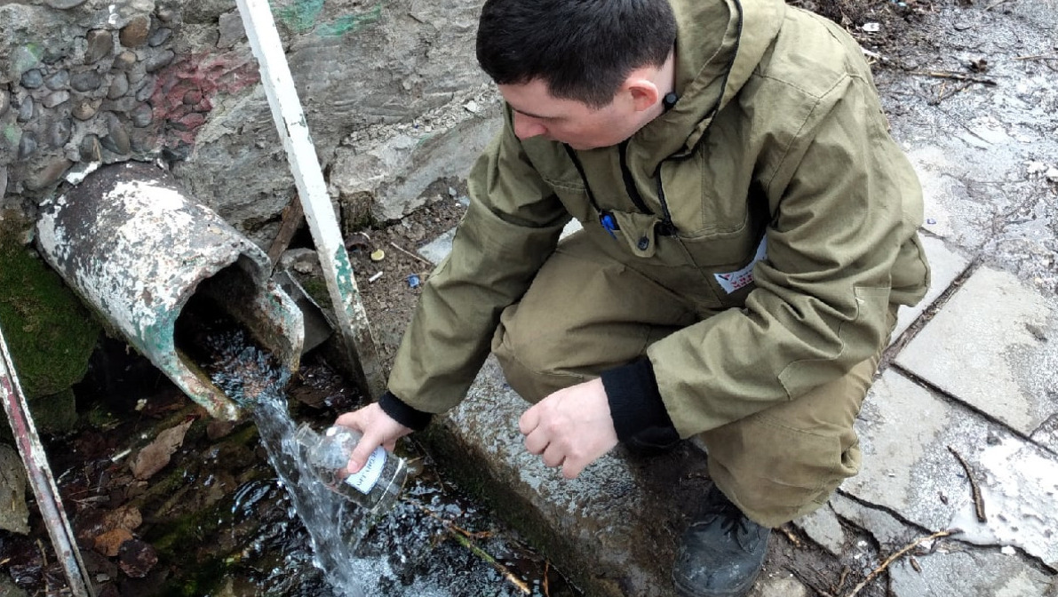 Роспотребнадзор: воду из родника на улице Кирзаводской в Ижевске пить нельзя