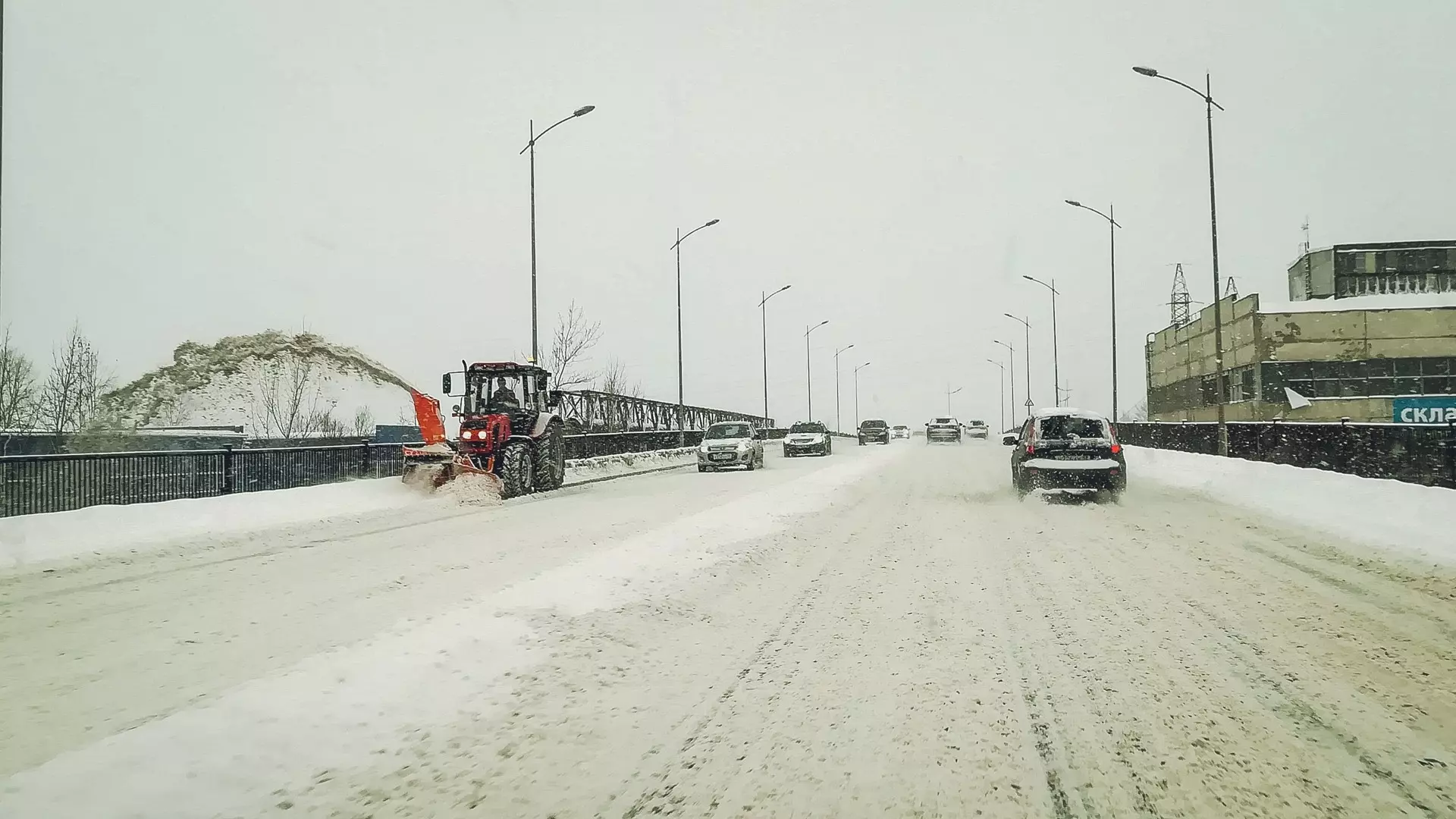 В Удмуртии из-за снегопада ограничивают движение по загородным автотрассам
