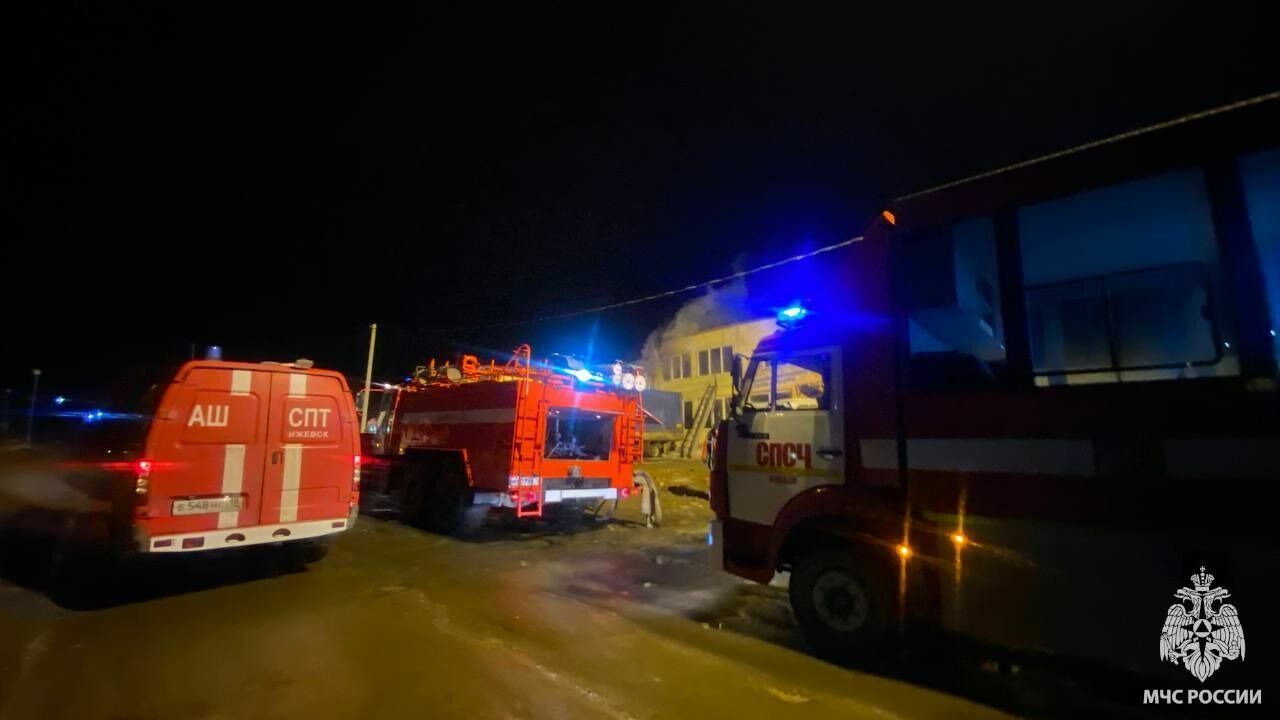 В Ижевске ликвидировали пожар в гараже на улице Баранова
