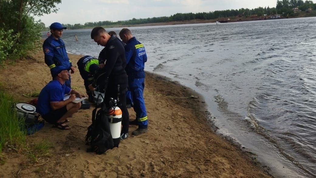 Спасатели извлекли тело ребенка из Камы в Сарапуле