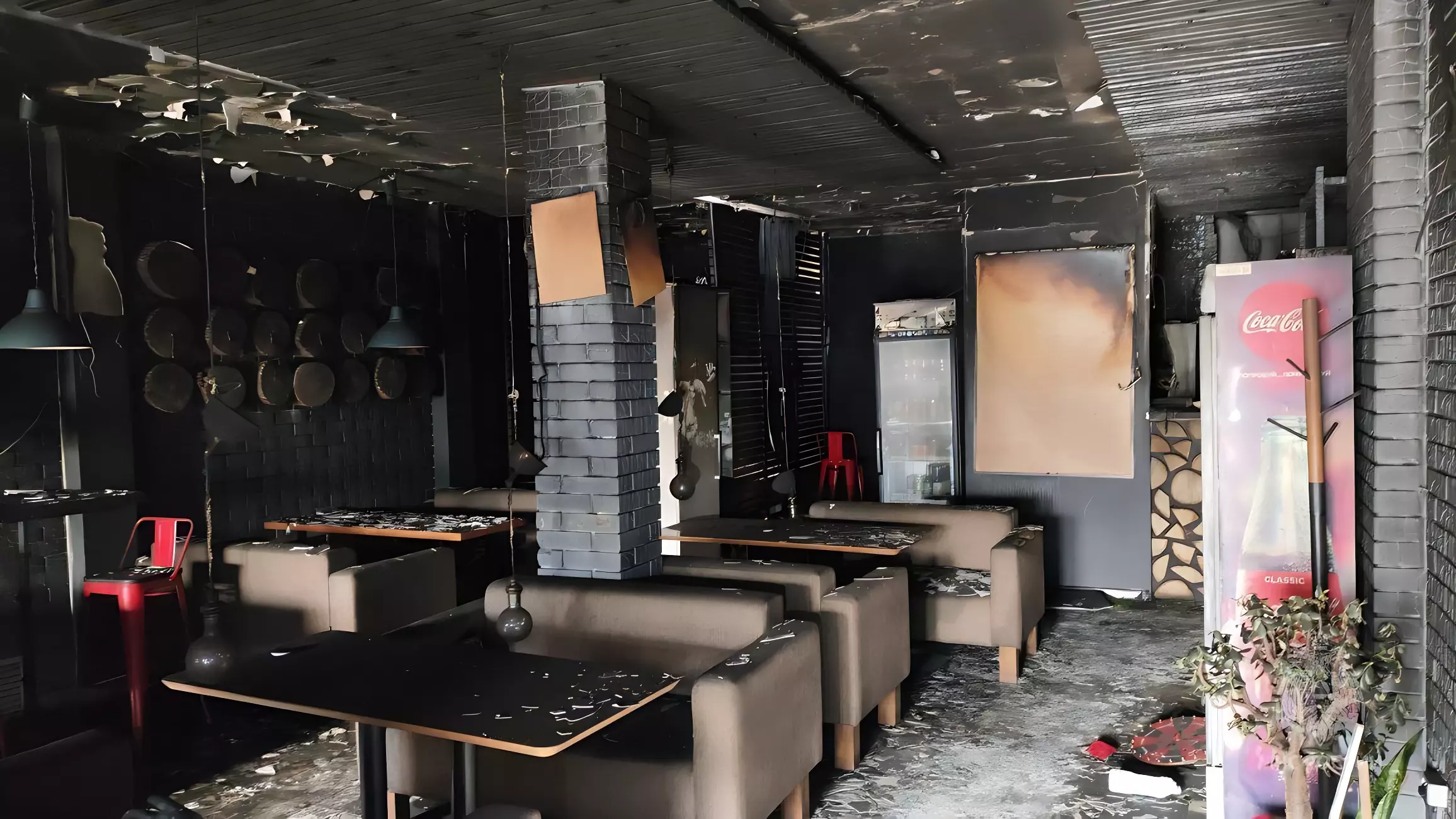 Пожар вспыхнул в кафе на улице Спорта в Воткинске