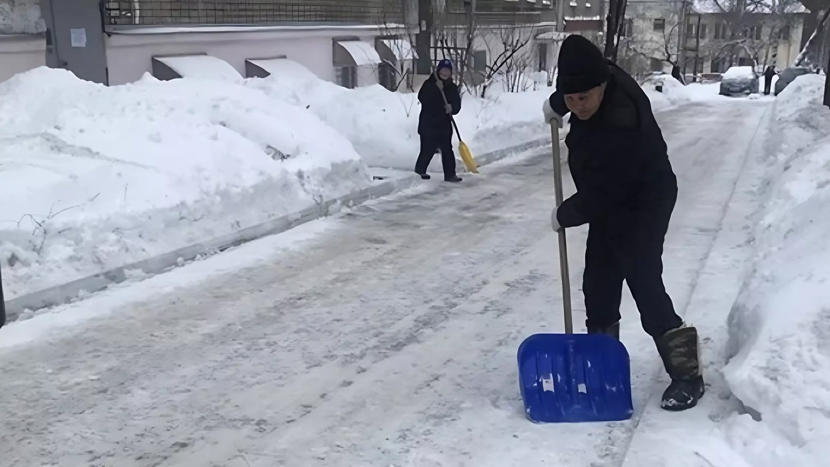 Во дворах Ижевска выявлено более тысячи нарушений при уборке снега