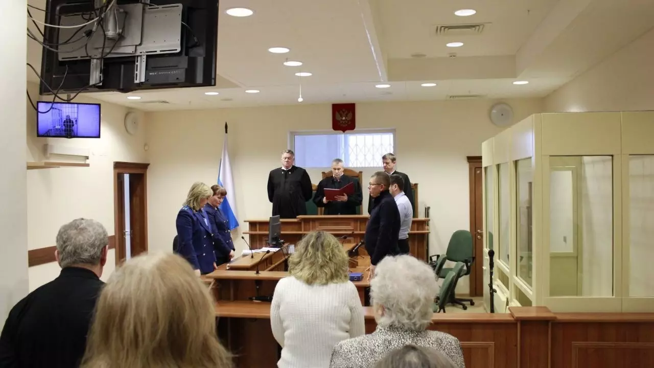 Суд продлил срок содержания под стражей обвиняемому в рэкете адвокату из Ижевска