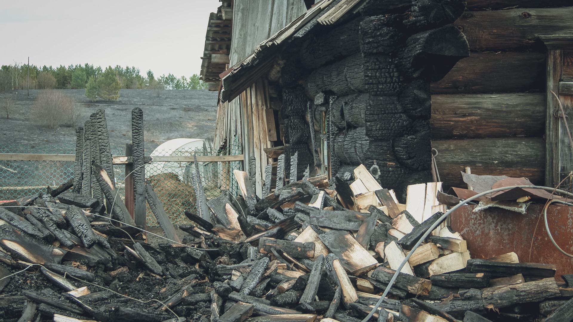 В Удмуртии в деревне Пихтовка загорелся двухквартирный дом