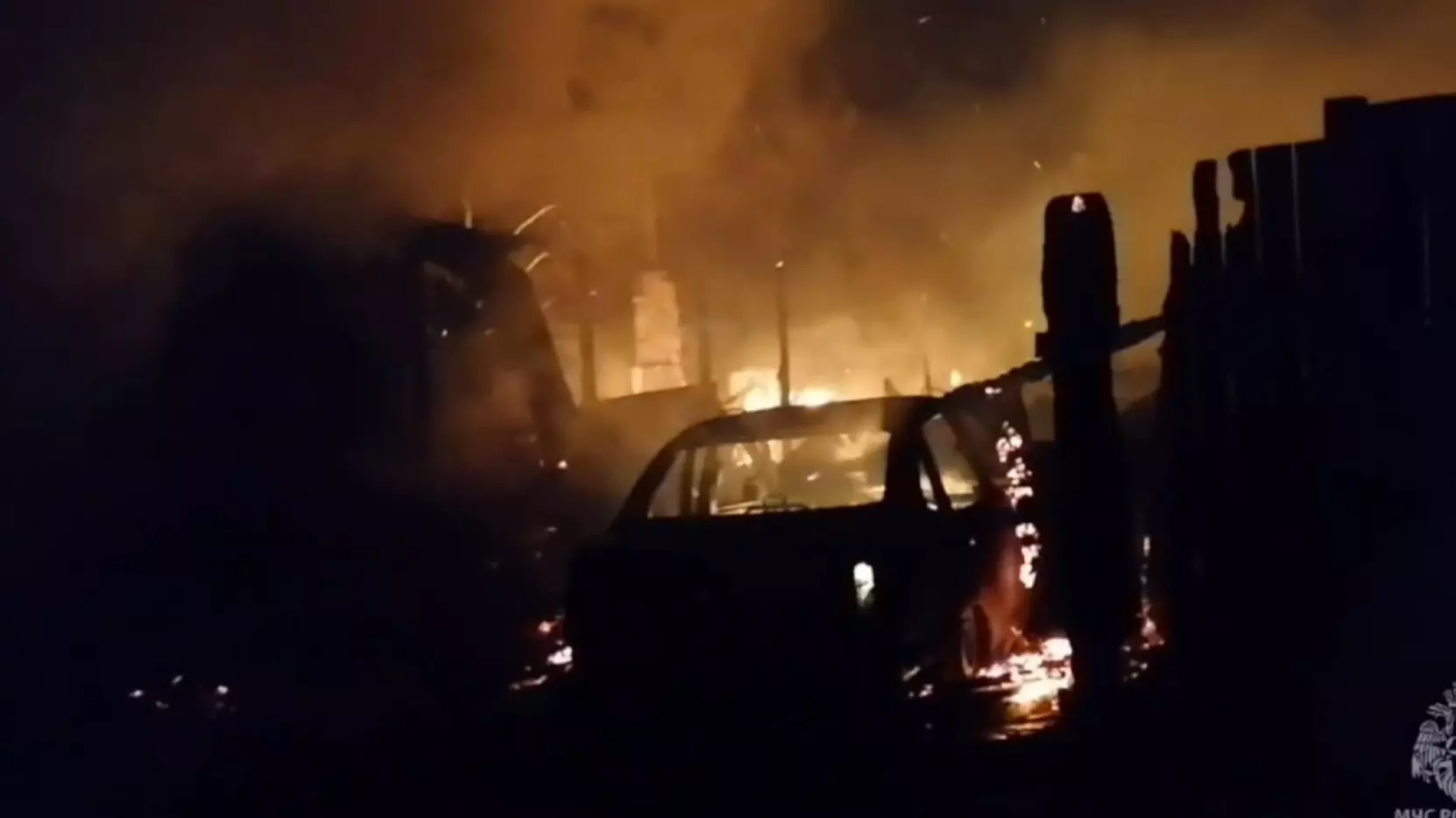 Страшный пожар уничтожил все хозяйство семьи в Удмуртии
