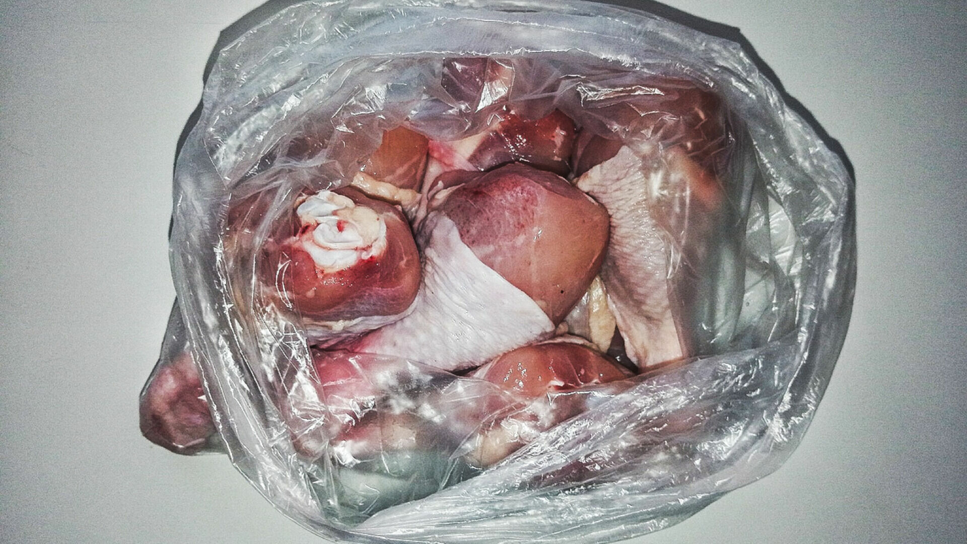 90 кг мяса из 17 кг цыплят изготовил и продал в школу предприниматель в Ижевске