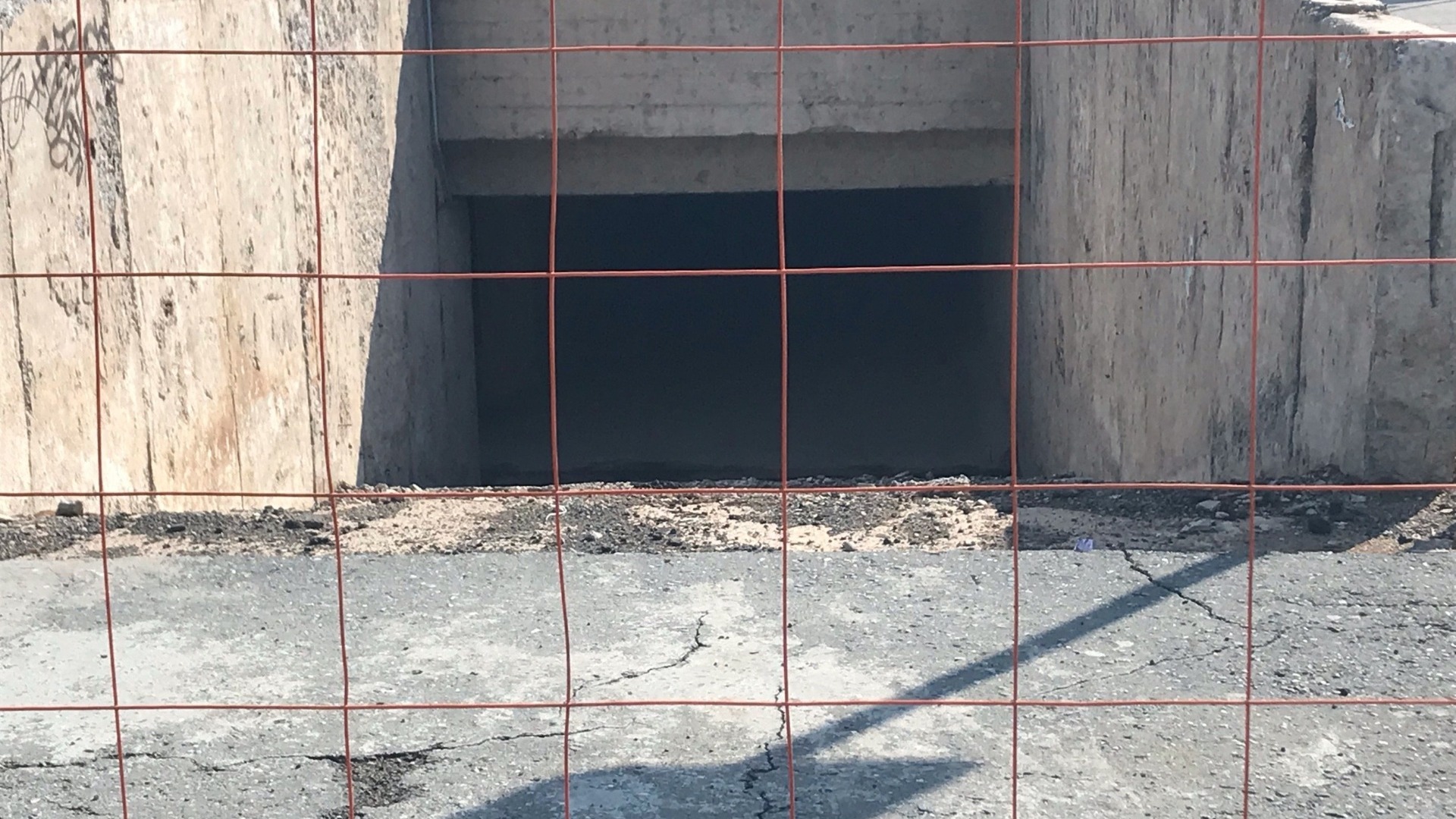 Подрядчик бросил работы по реконструкции подземного перехода возле УдГУ