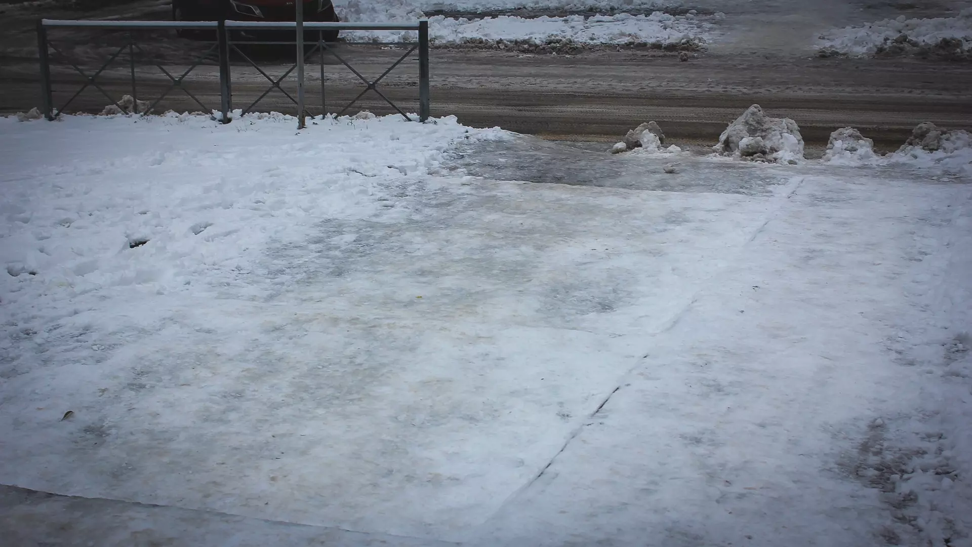 Гололед и снежные заносы прогнозируют на дорогах Удмуртии