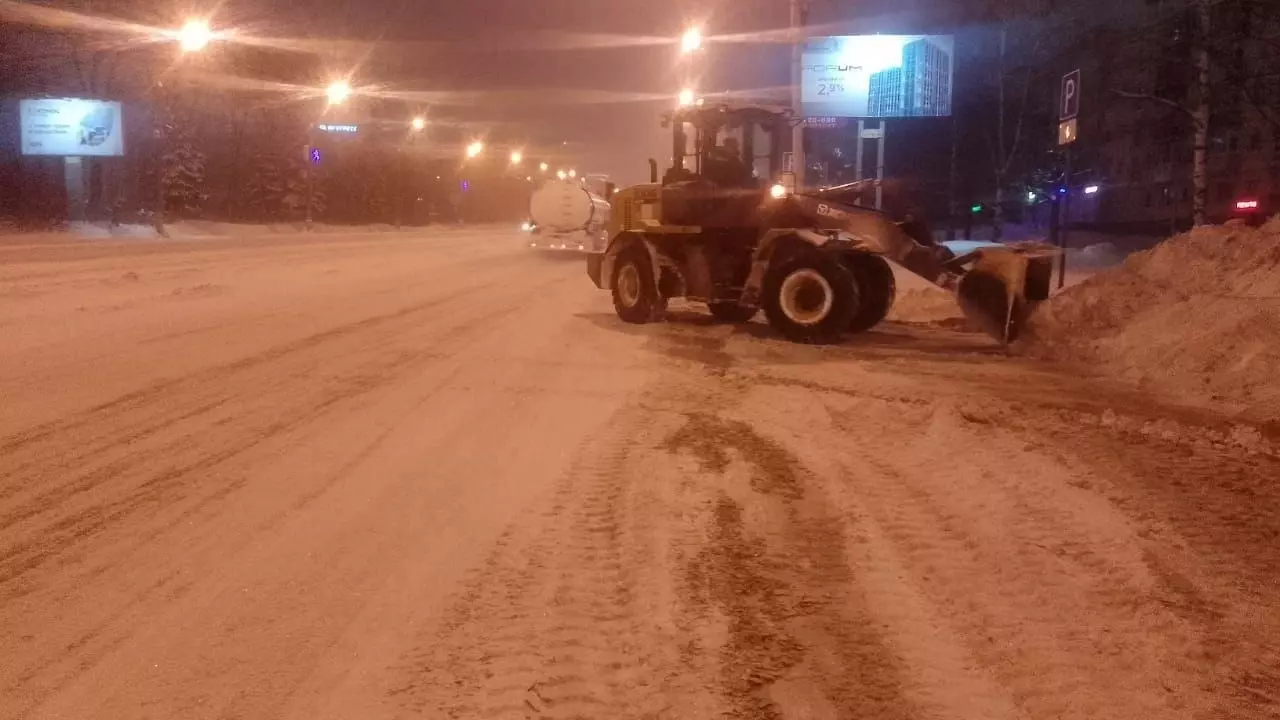 Сегодня ночью на дорогах Ижевска велась массированная уборка снега